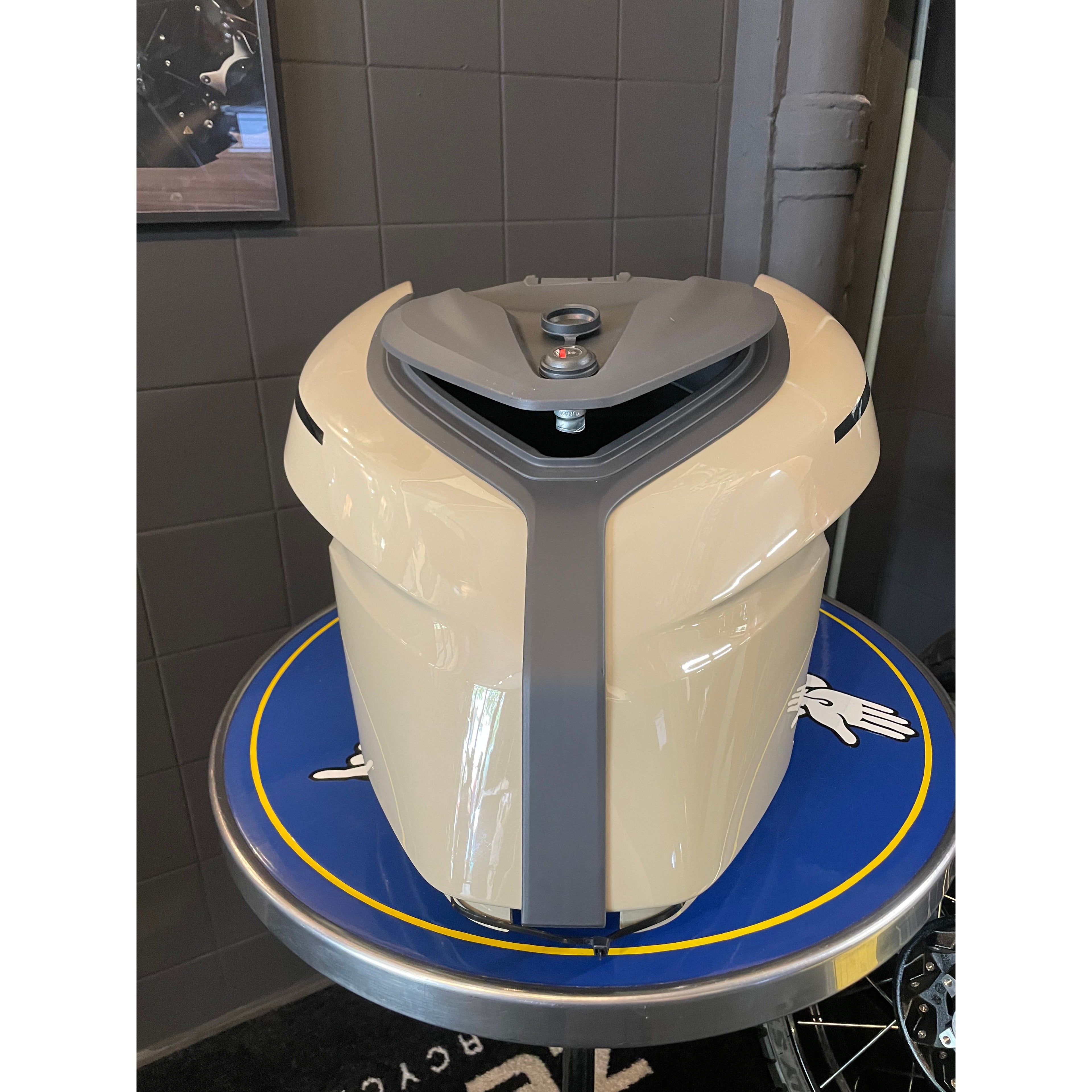 24-08283-91 | PAINTED DS TANK TRUNK ASSEMBLY 22MY QUICKSAND